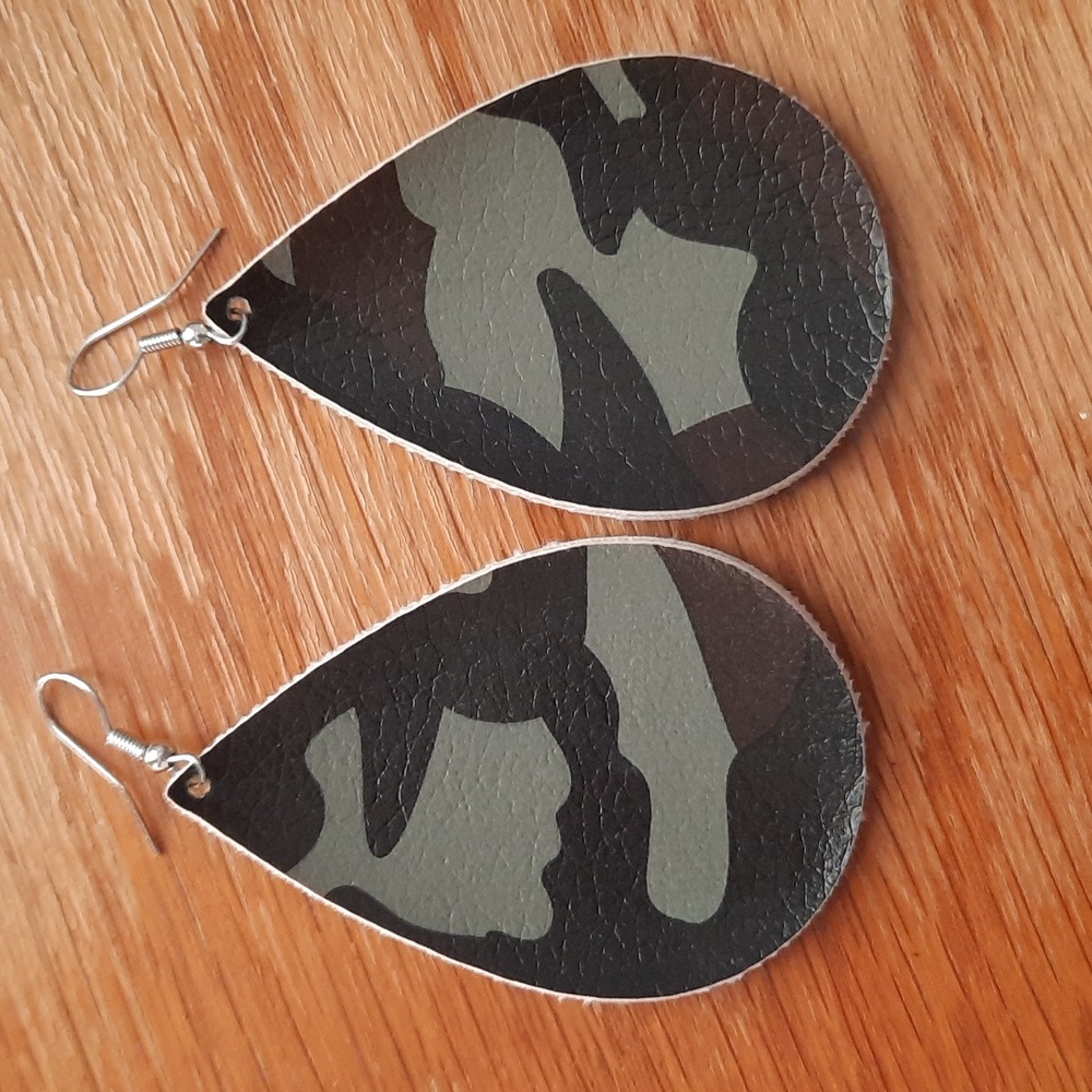 Trendy Black and Gray Teardrop Camo Earrings